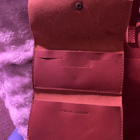 Portland Leather large tote AND wallet!
Chestnut color, perfect condition - Picture 6 of 8